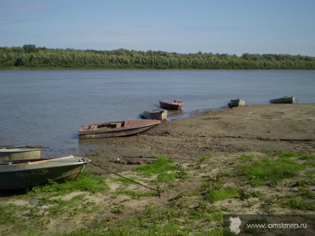 лодки на берегу Иртыша